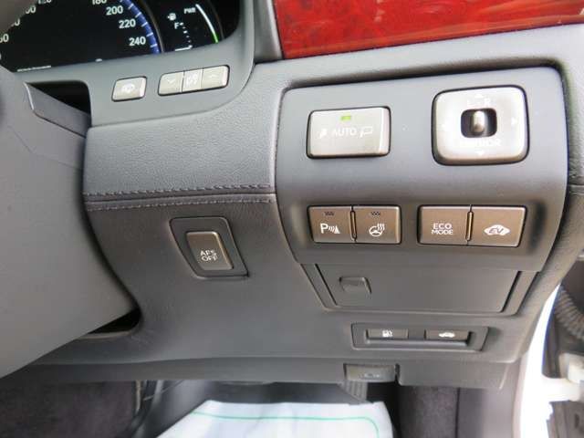 LEXUS LS600hL