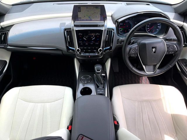 CROWN sedan hybrid