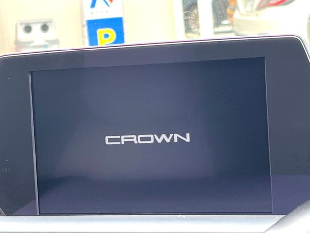 CROWN sedan hybrid