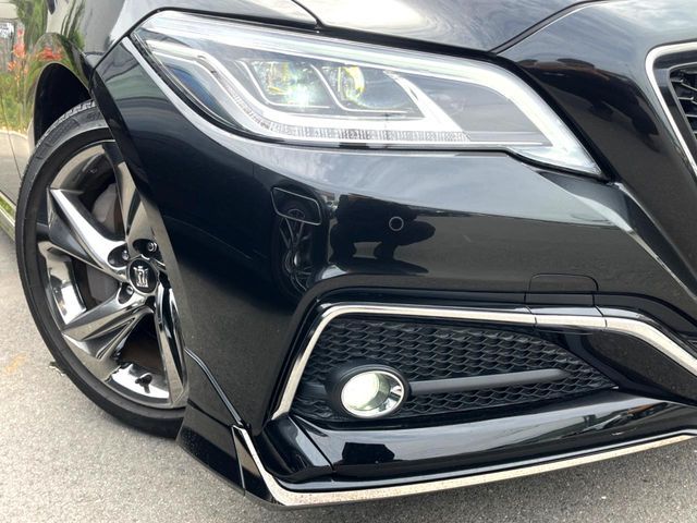 CROWN sedan hybrid