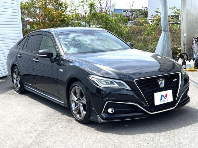 CROWN sedan hybrid