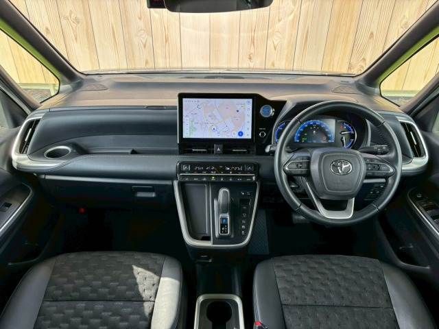 VOXY HYBRID