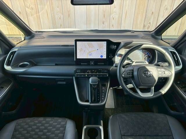 VOXY HYBRID