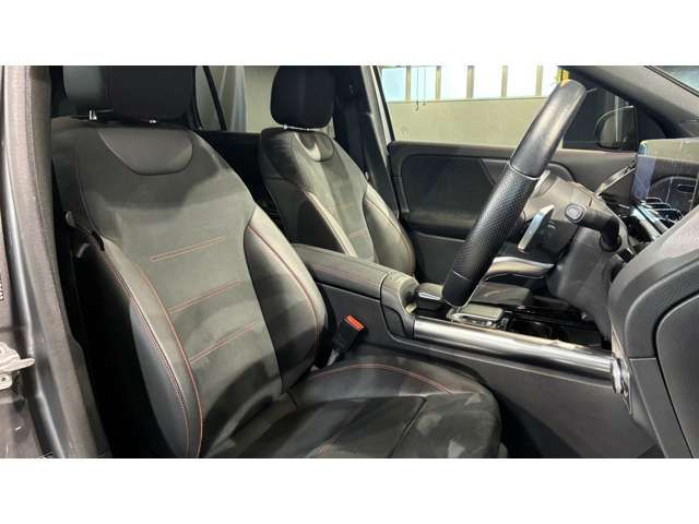 MERCEDES BENZ EQA