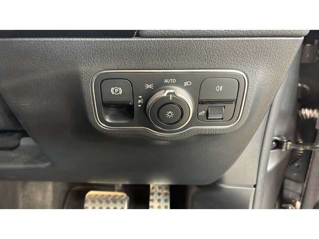 MERCEDES BENZ EQA