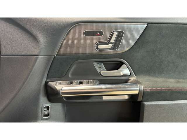 MERCEDES BENZ EQA