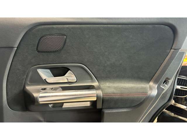 MERCEDES BENZ EQA