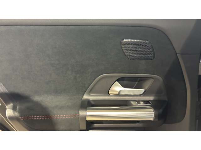MERCEDES BENZ EQA