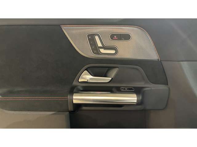 MERCEDES BENZ EQA