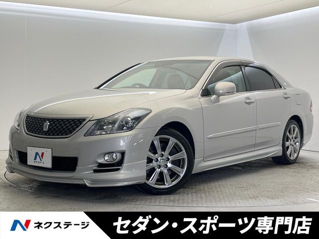 CROWN sedan