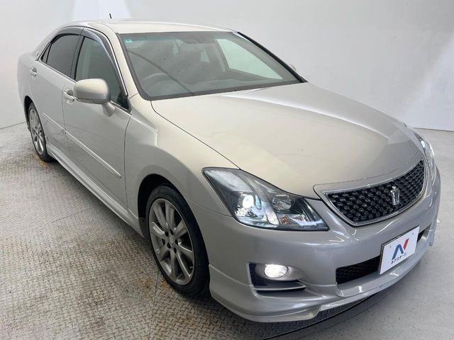 CROWN sedan
