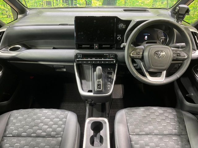 VOXY HYBRID
