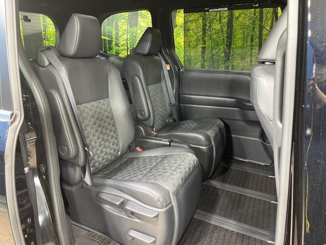 VOXY HYBRID