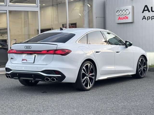 AUDI S5 Sedan