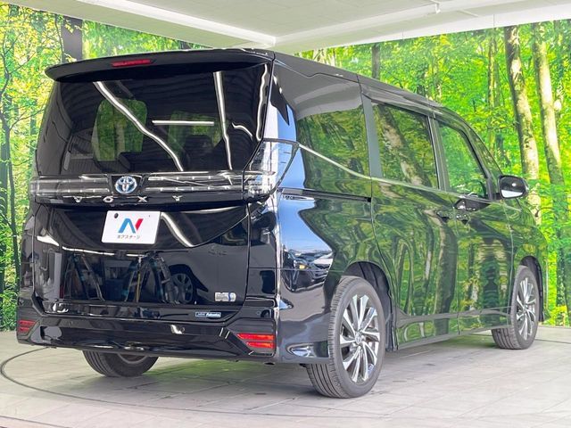VOXY HYBRID