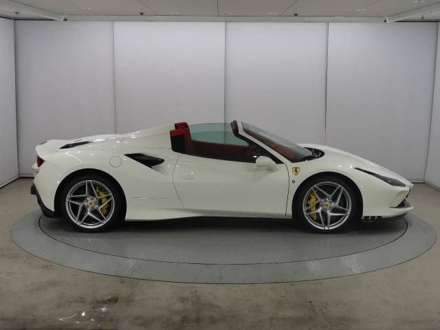 FERRARI F8 Spider