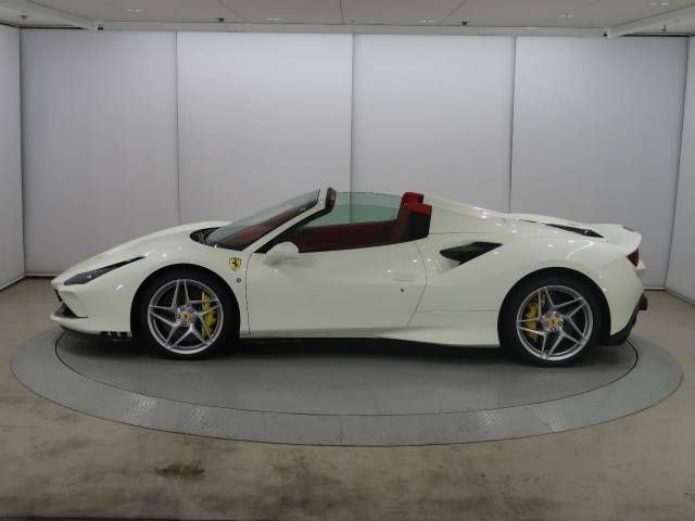 FERRARI F8 Spider