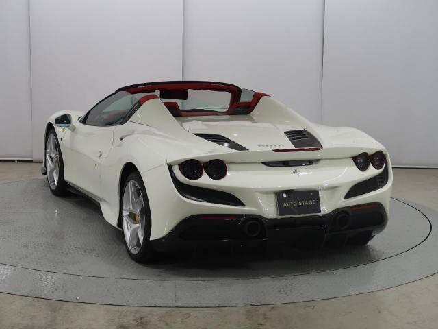 FERRARI F8 Spider