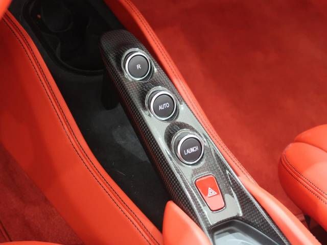 FERRARI F8 Spider