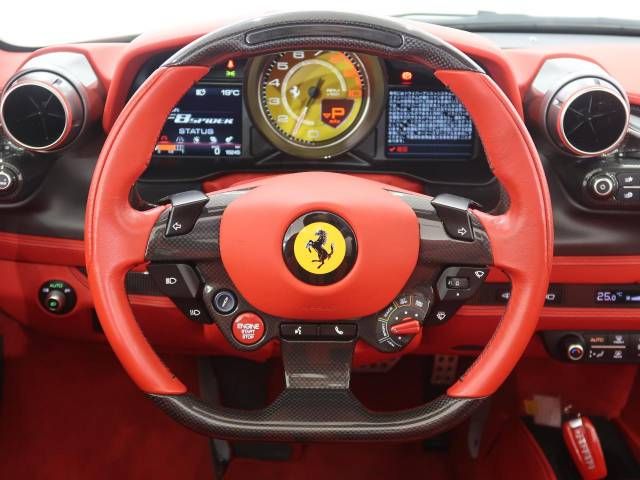 FERRARI F8 Spider