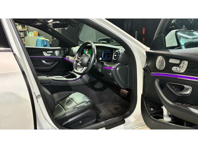 MERCEDES BENZ E class sedan