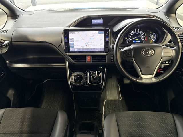 VOXY HYBRID