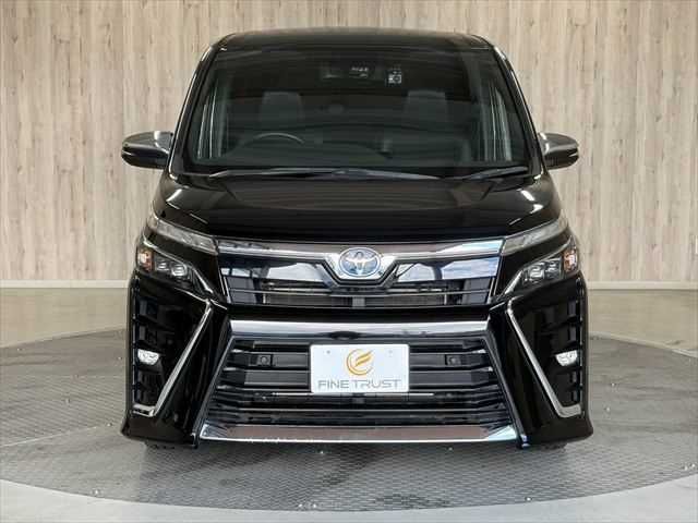 VOXY HYBRID