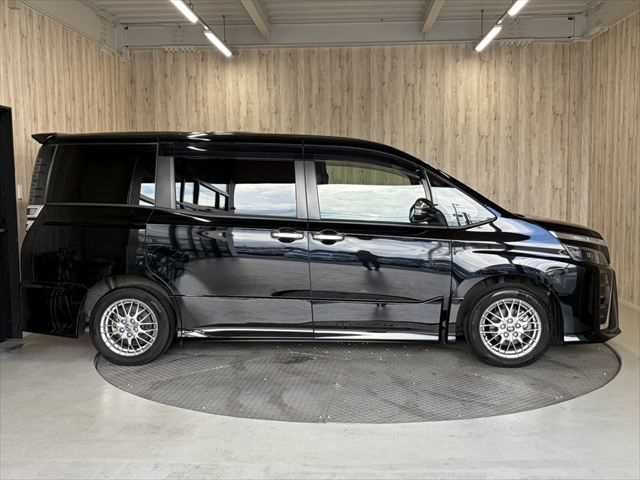 VOXY HYBRID