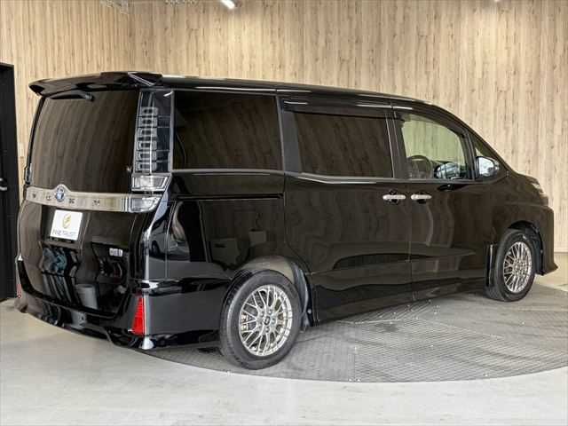 VOXY HYBRID