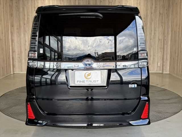 VOXY HYBRID
