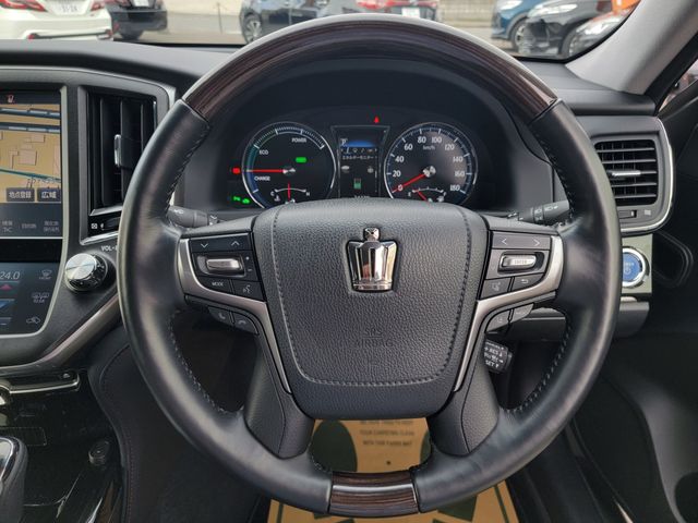 CROWN sedan hybrid