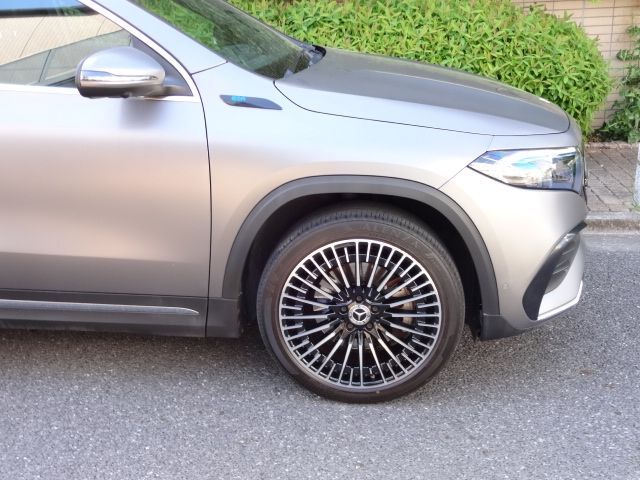 MERCEDES BENZ EQA