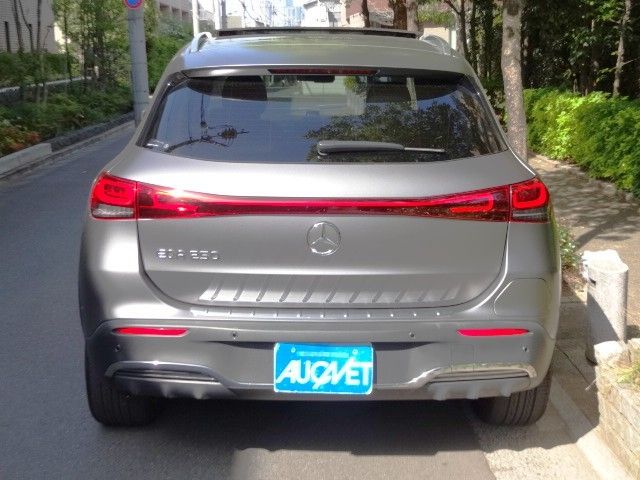 MERCEDES BENZ EQA