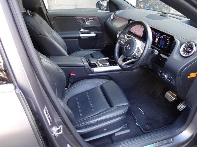 MERCEDES BENZ EQA