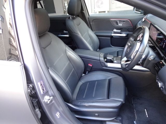MERCEDES BENZ EQA