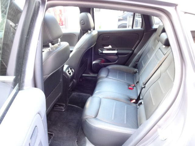 MERCEDES BENZ EQA