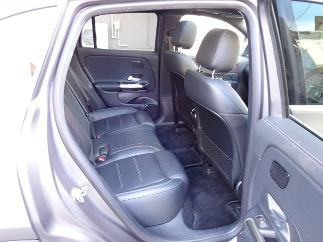 MERCEDES BENZ EQA