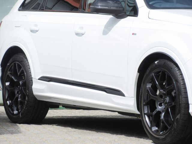 AUDI  Q7