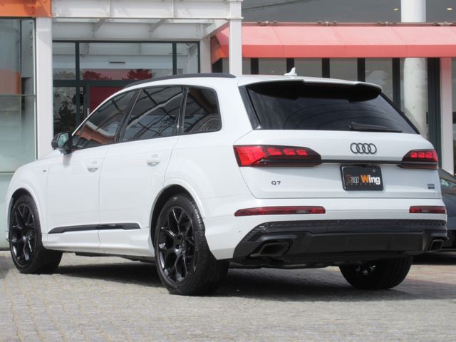 AUDI  Q7