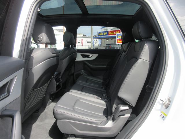 AUDI  Q7