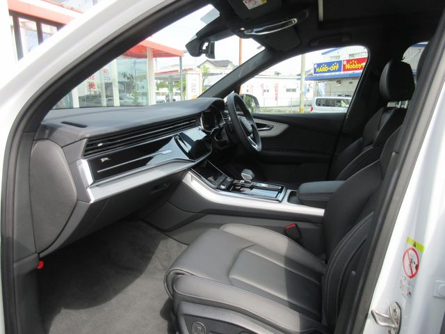 AUDI  Q7
