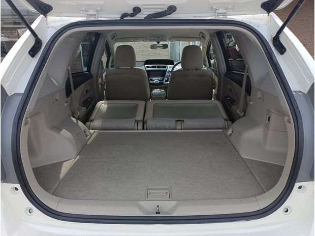 PRIUS Alpha