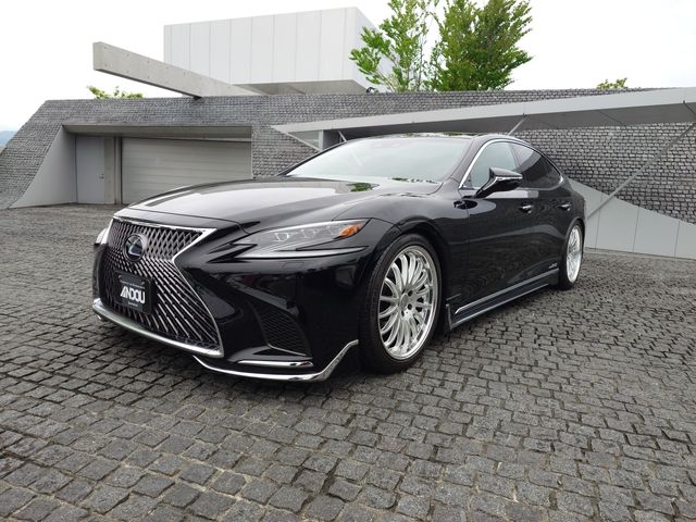 LEXUS LS500h 4WD