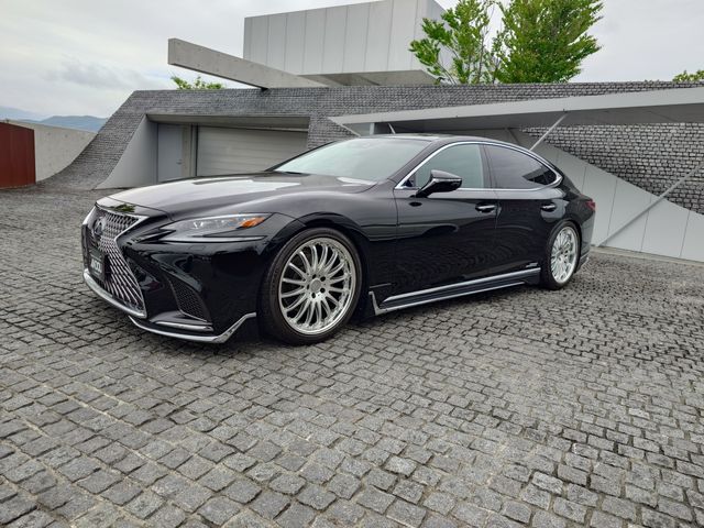 LEXUS LS500h 4WD