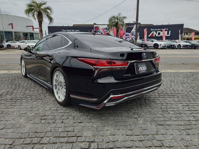 LEXUS LS500h 4WD