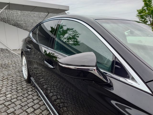 LEXUS LS500h 4WD