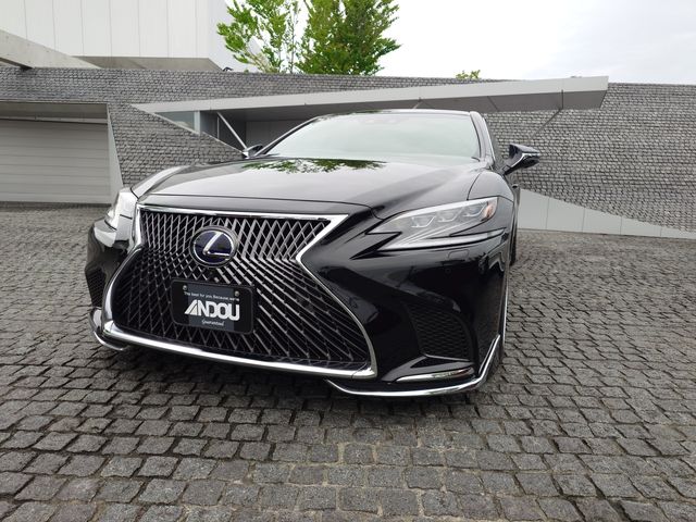LEXUS LS500h 4WD