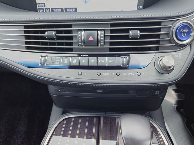 LEXUS LS500h 4WD