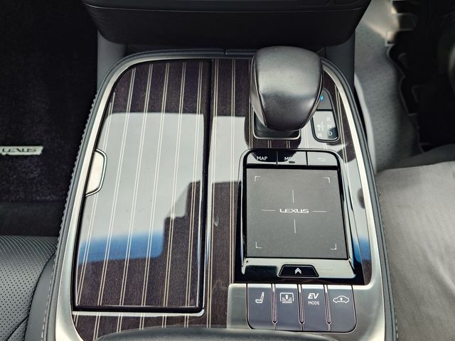 LEXUS LS500h 4WD