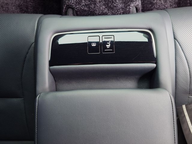 LEXUS LS500h 4WD